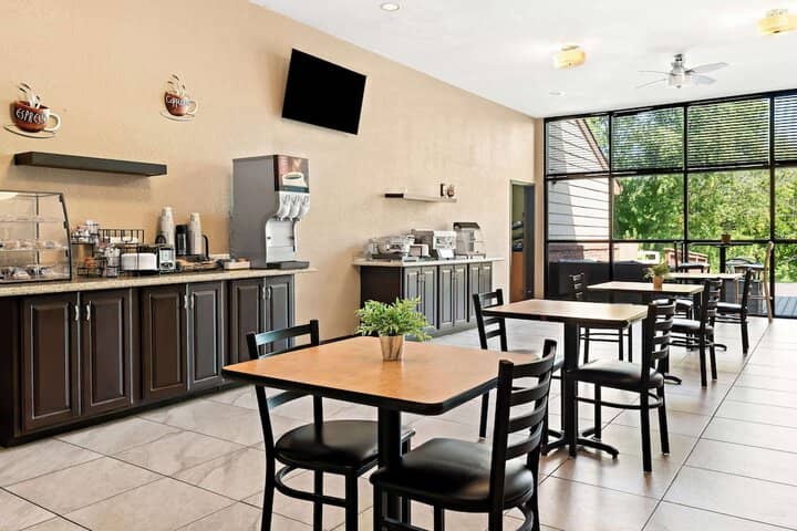 Breakfast area